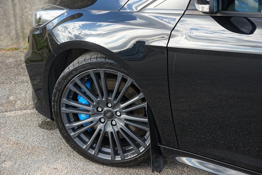 Ford Focus RS 350hk AWD 3-Ägare|Recaro Skalstol|B-Kamera|V-Hjul|