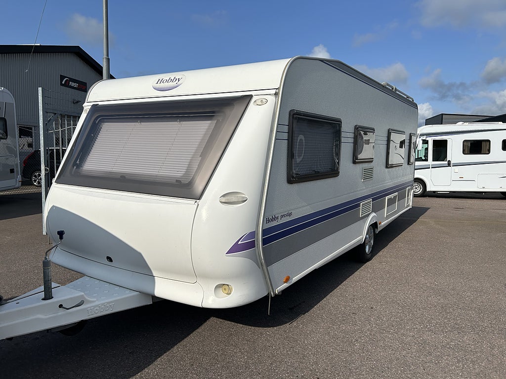 Hobby 560 WLU PRESTIGE Långbäddar & Toalett bak