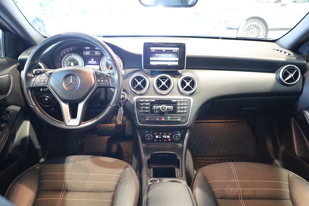 Mercedes-Benz A 180 7G-DCT Urban Kamera Blåtand Bi-Xenon