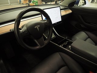 Sedan Tesla Model 3 16 av 19
