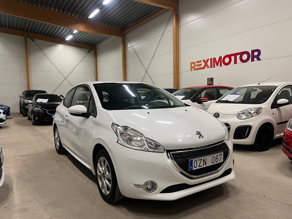 Peugeot 208 1.2 VTi 82  Besiktad ua