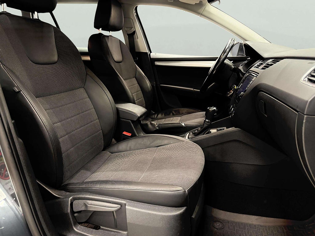 Skoda Octavia Kombi 2.0 TDI Business Edition, Vinterhjul Hemleverans - miniatyr 14