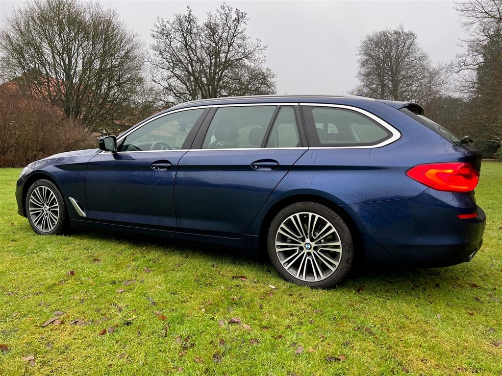 BMW 520 2019, bild 2/36