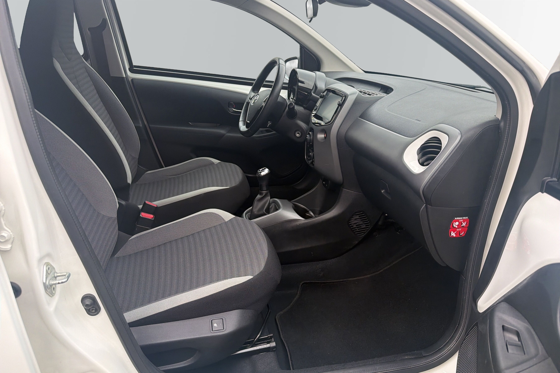 Toyota Aygo 5-dörrar 1.0 VVT-i X-PLAY Backkamera 2019 - miniatyr 33