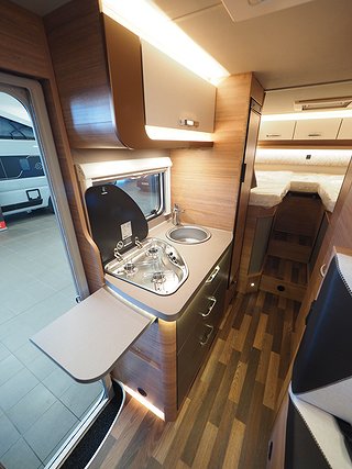 Husbil-halvintegrerad Weinsberg CaraCompact 600 MEG Pepper Edt 11 av 18