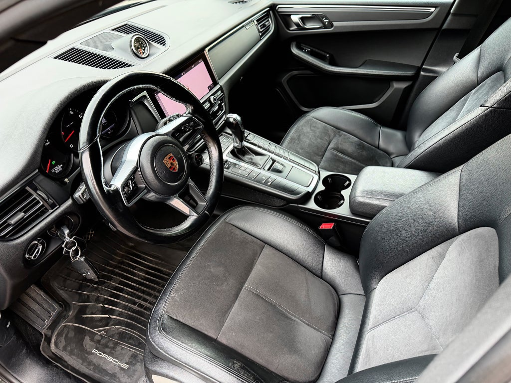 Porsche Macan PDK Base|Sport Chrono|21"|Värmare|CarPlay|BOSE|Panorama