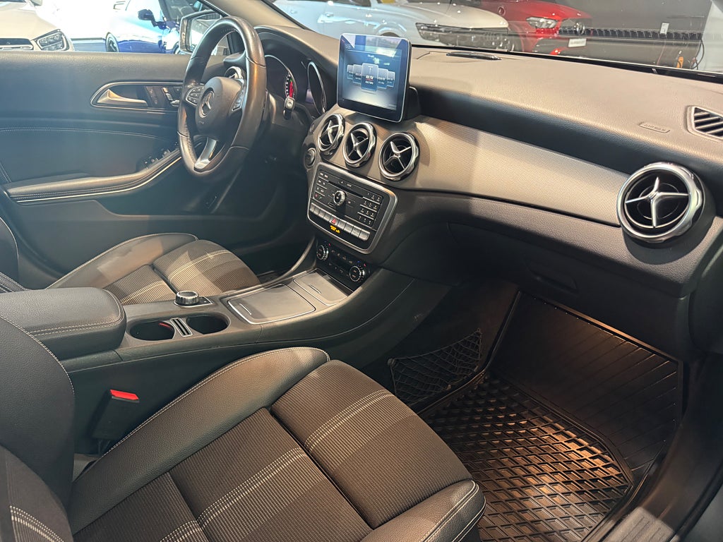Mercedes-Benz GLA 200 d 4MATIC 7G-DCT Urban Line Drag Värmare - bild 6