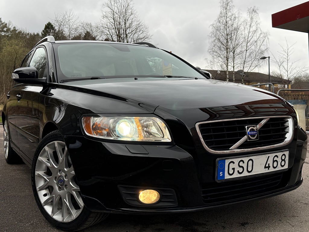 Volvo V50 2.0 D 136HK SUMMUM Drag Värm Bixenon Nybesiktigad 