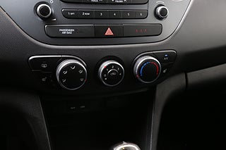 Halvkombi Hyundai i10 13 av 15