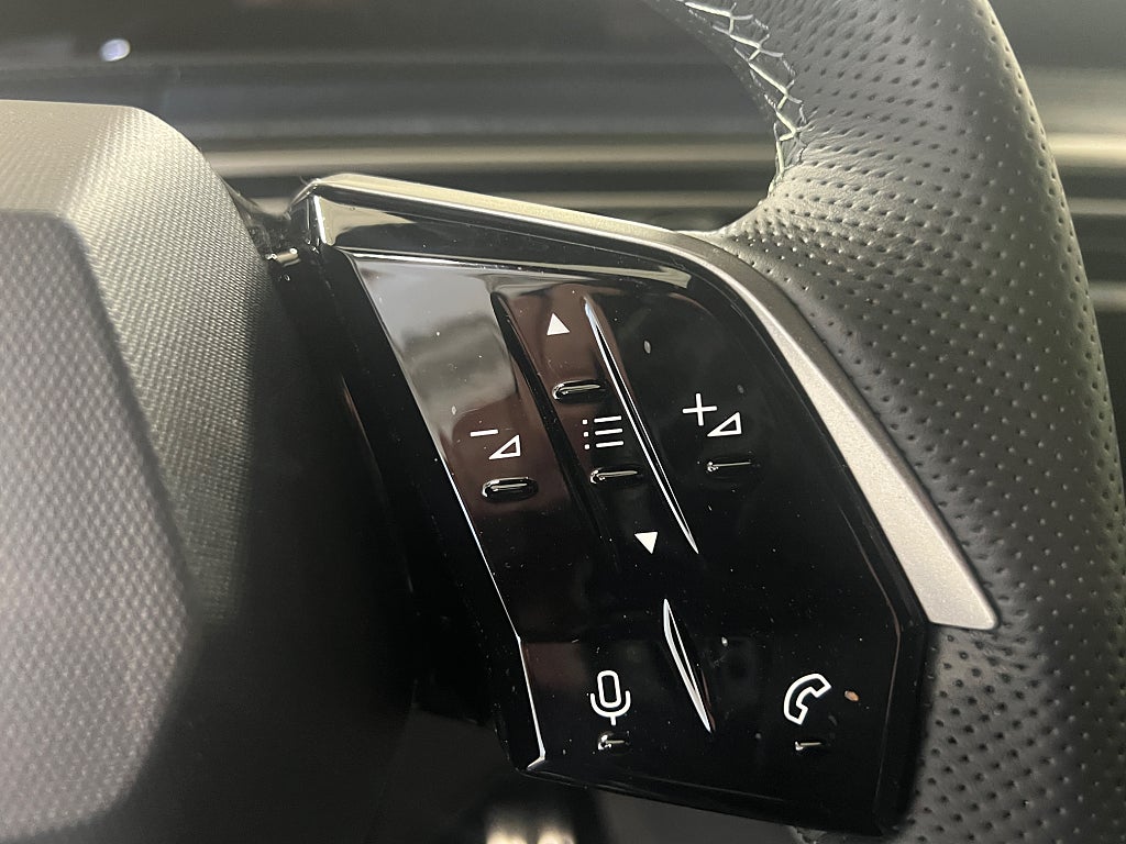 Peugeot 3008 Ultimate Hybrid 145 1.2 PT145 e-DSC  thumbnail