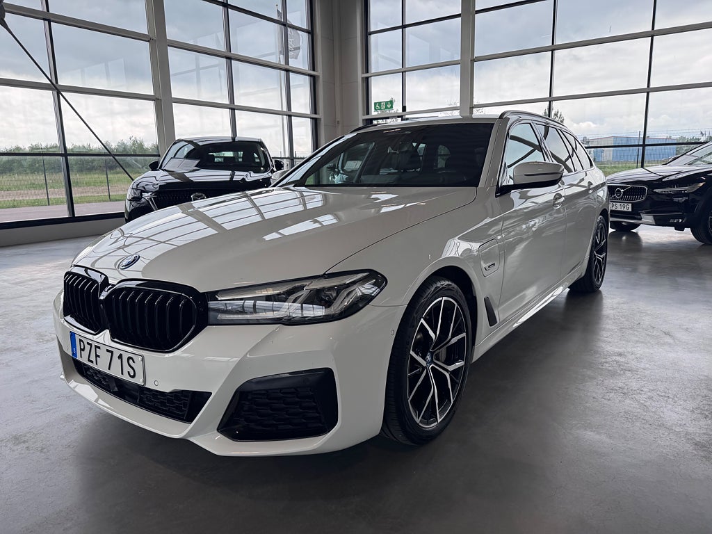 BMW 530e xDrive Touring | M Sport | Navi | HUD | 360° | Moms