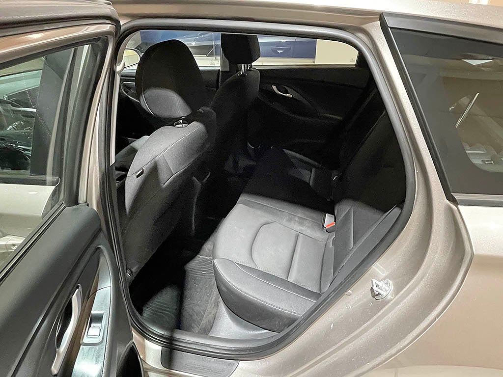 Hyundai i30 Kombi 1,4T-GDi Automat 140Hk