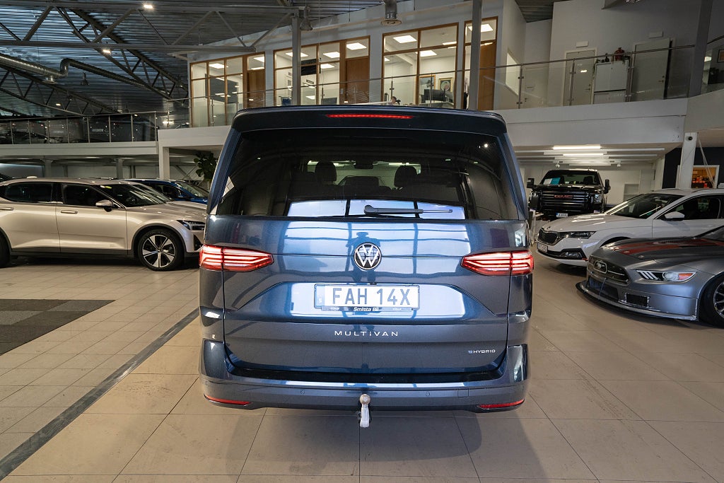 Volkswagen Multivan eHybrid 7-sits LÅNG EL-DÖRRAR H/K DRAG B-VÄRM MOMS