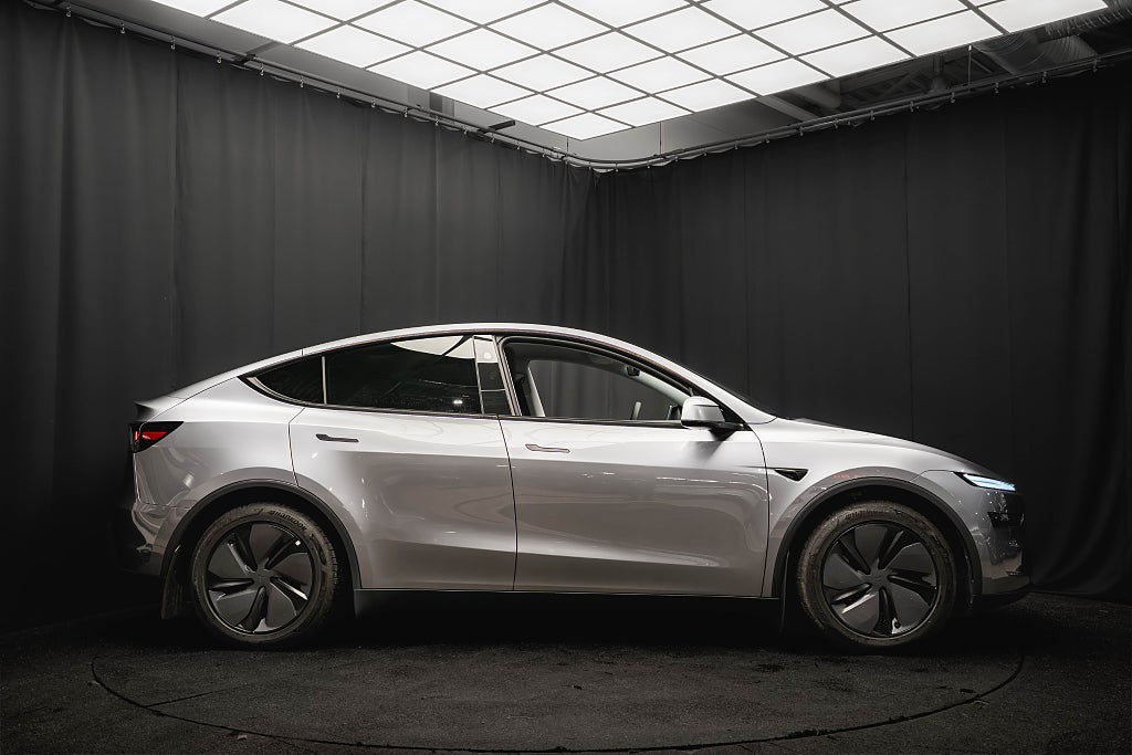 Tesla Model Y Long Range AWD LAUNCH DRAG QUICKSILVER MOMS JUNIPER