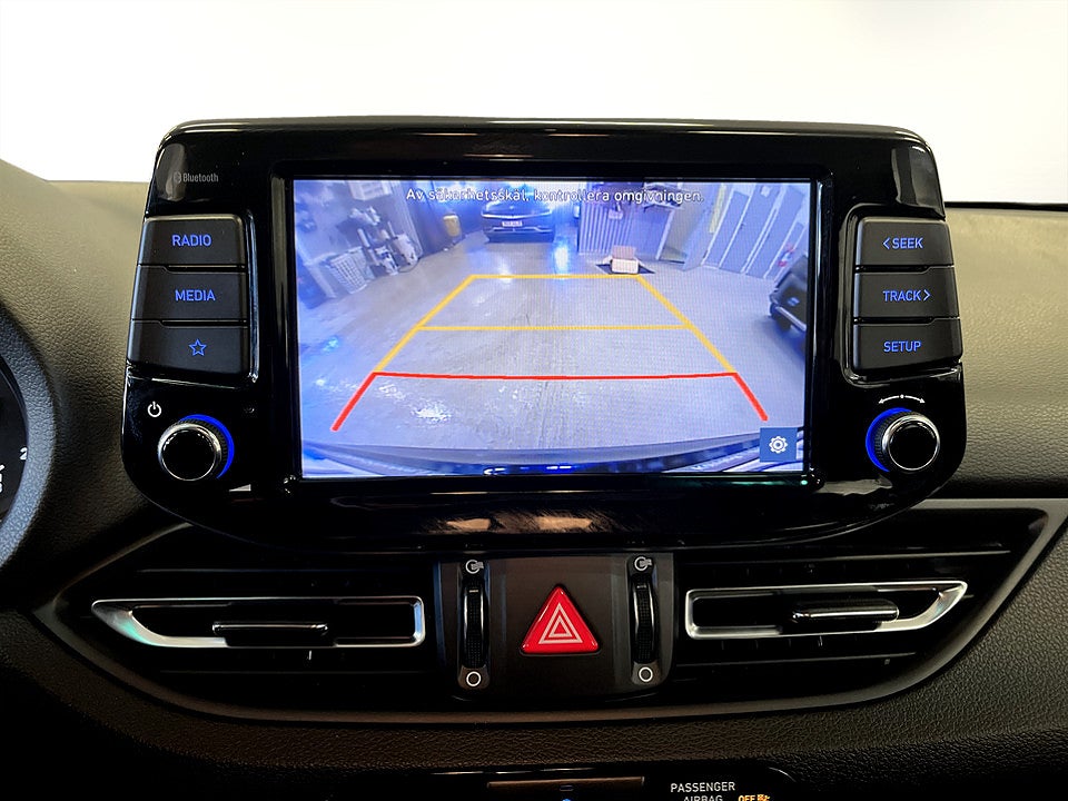 Bild på Hyundai i30 Essential 1.0 MHEV 120hk Aut B-KAMERA CARPLAY