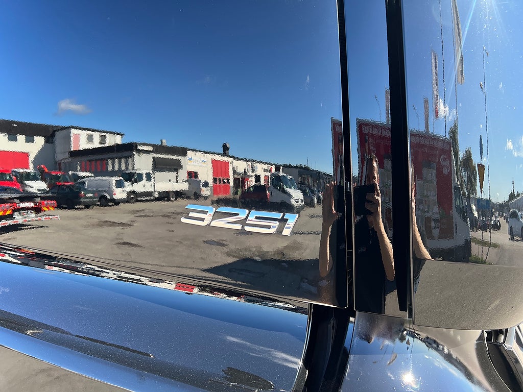 Mercedes-Benz Arocs 3251 Tridem Lastväxlare, Fullt Plogutrustad