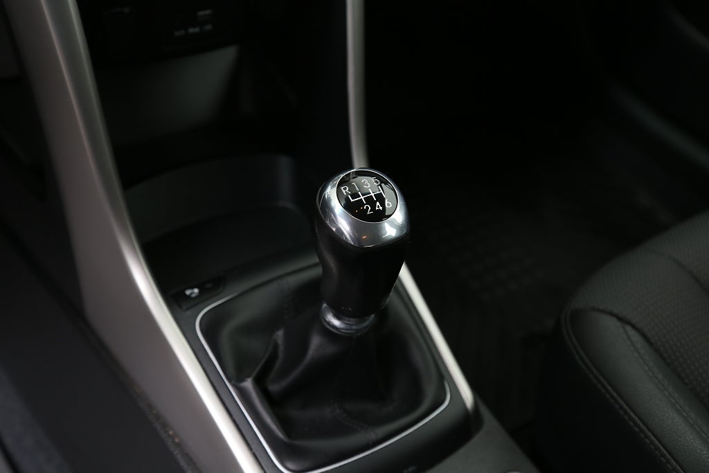 Hyundai i30 1,6 GDI 135hk Premium Kombi Kamera Keyless Navi Drag 2017