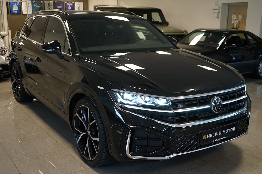Volkswagen Touareg 3.0 V6 TDI 4M R-Line Läder Panorama Kamera Drag Luft