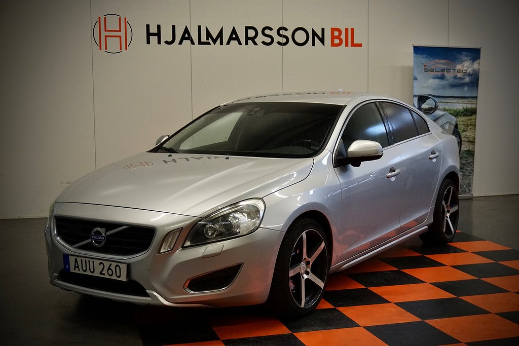 Volvo S60 D2 / Momentum / R-Design / Dragkrok / P-Värmare