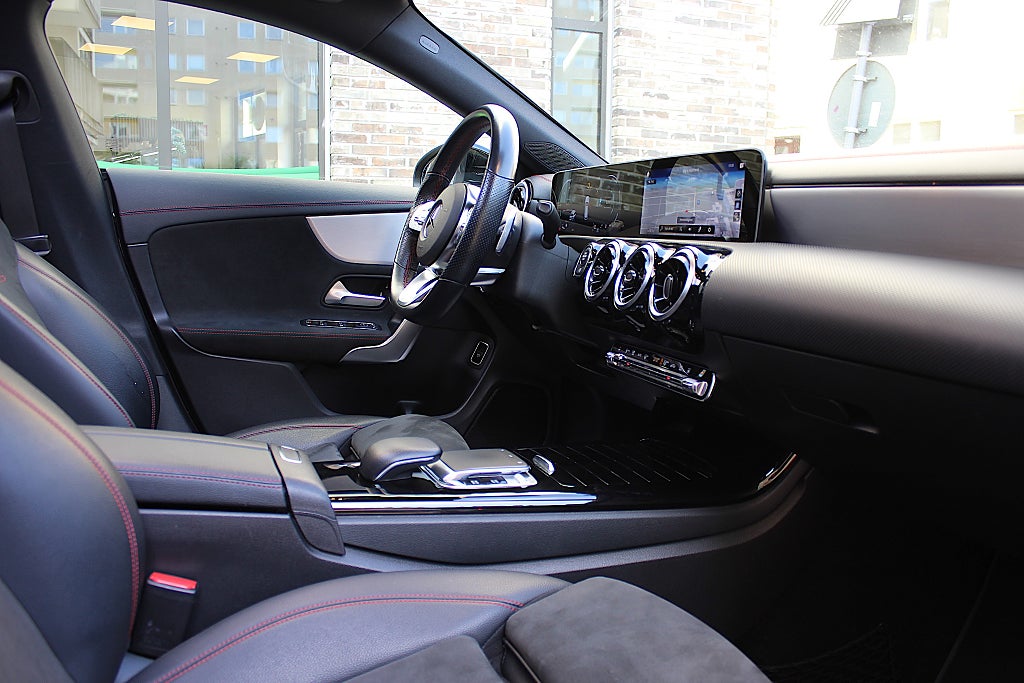 Mercedes-Benz CLA200 d 2020 - miniatyr 3