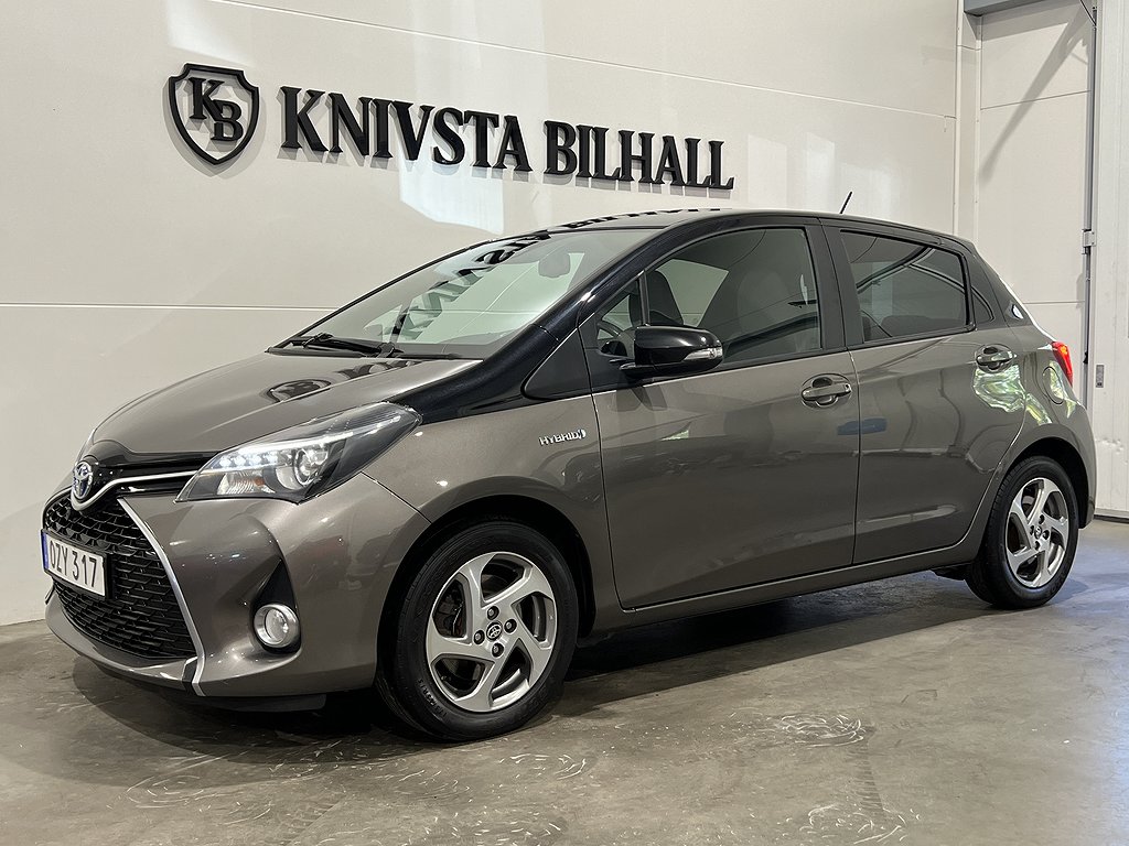 Toyota Yaris Hybrid e-CVT Style Bi-Tone Värmare 101hk