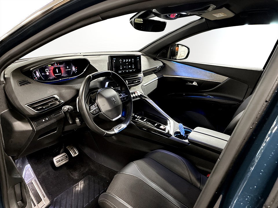 Bild på Peugeot 5008 GT 1.2 PT 130hk Aut 7-SITS B-KAMERA CARPLAY