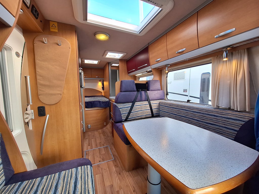 Eura Mobil Terrestra T 670 SB Dubbelbädd, Solcell, AL-KO, 2 Ägare