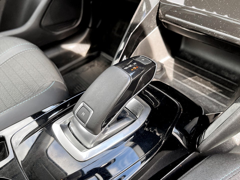Bild på Peugeot 208 Allure 1.2 PT 100hk Aut PANO CARPLAY