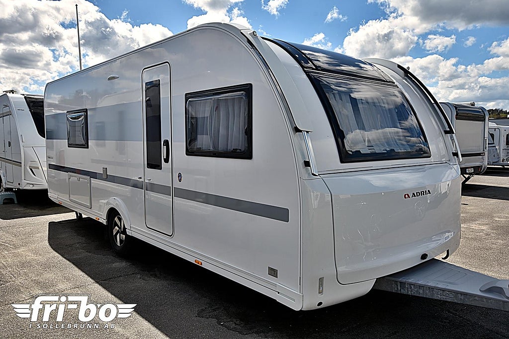 Adria 613 UT Adora, Queenbed