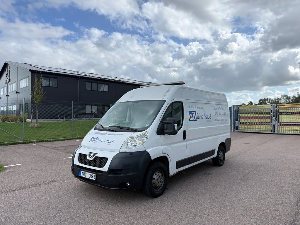 Peugeot Boxer Peugot boxer 2.2HDI  SKÅPBIL ** Låg Mil ** Moms **Dragk
