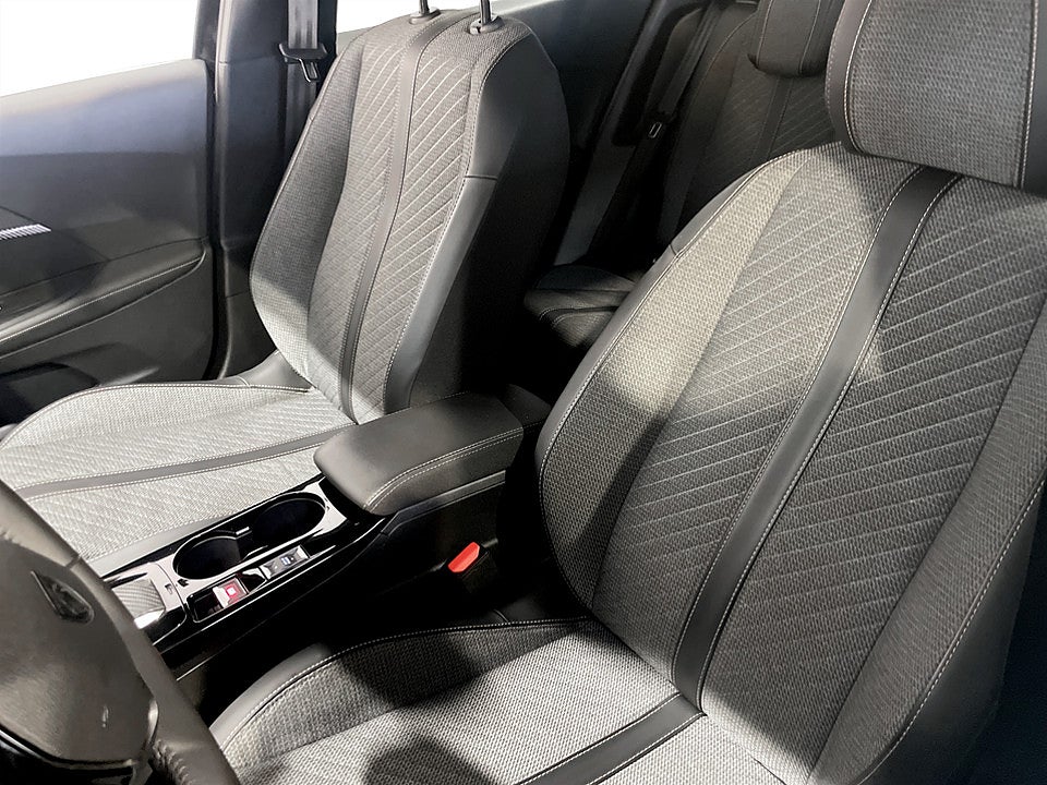 Bild på Peugeot 2008  1.2 PT 130hk Aut B-KAMERA CARPLAY