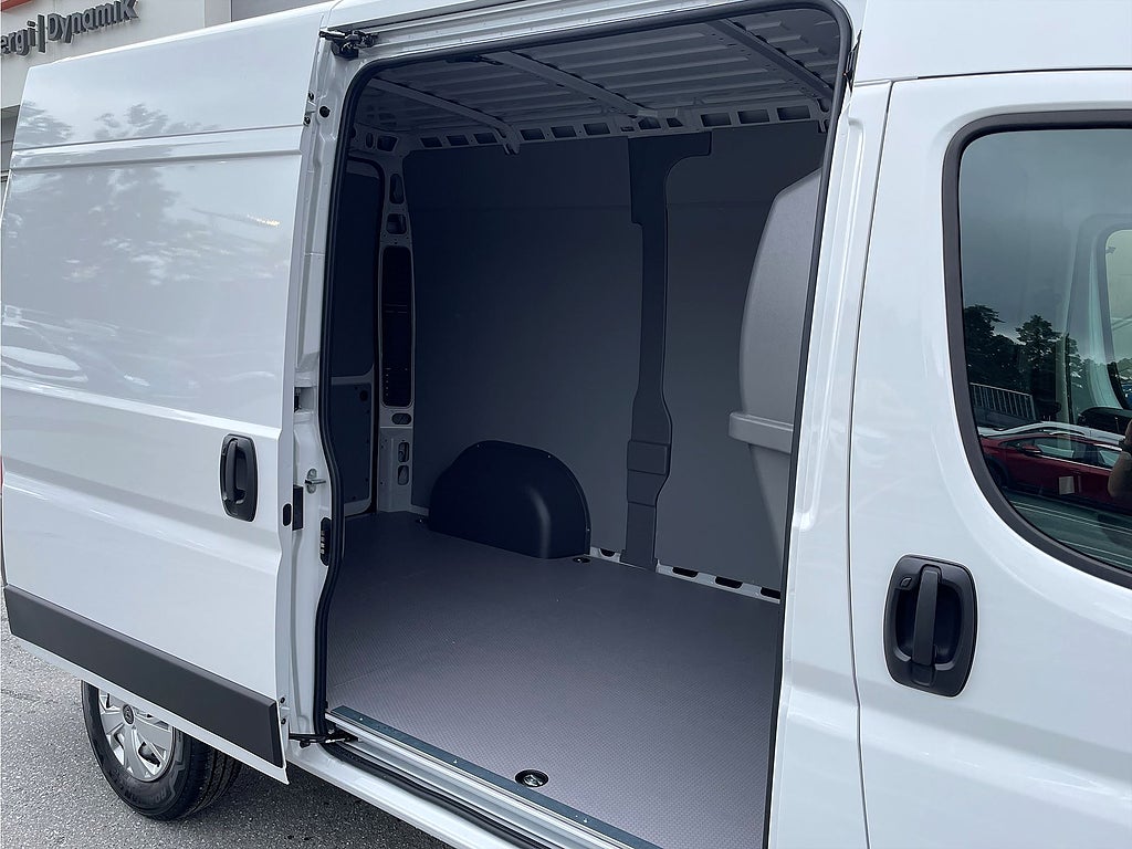 Bild på Peugeot Boxer BlueHDi 140hk Aut L2H2 - DEMO