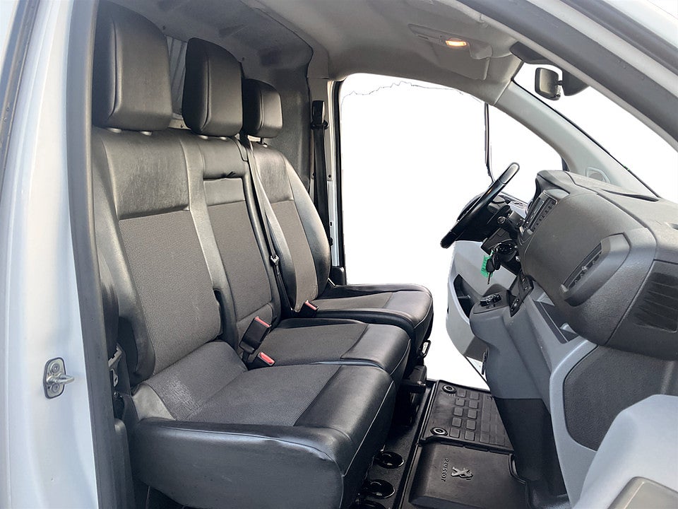 Bild på Peugeot Expert PRO+ 2.0 BlueHDi 180hk Aut L3 B-KAMERA