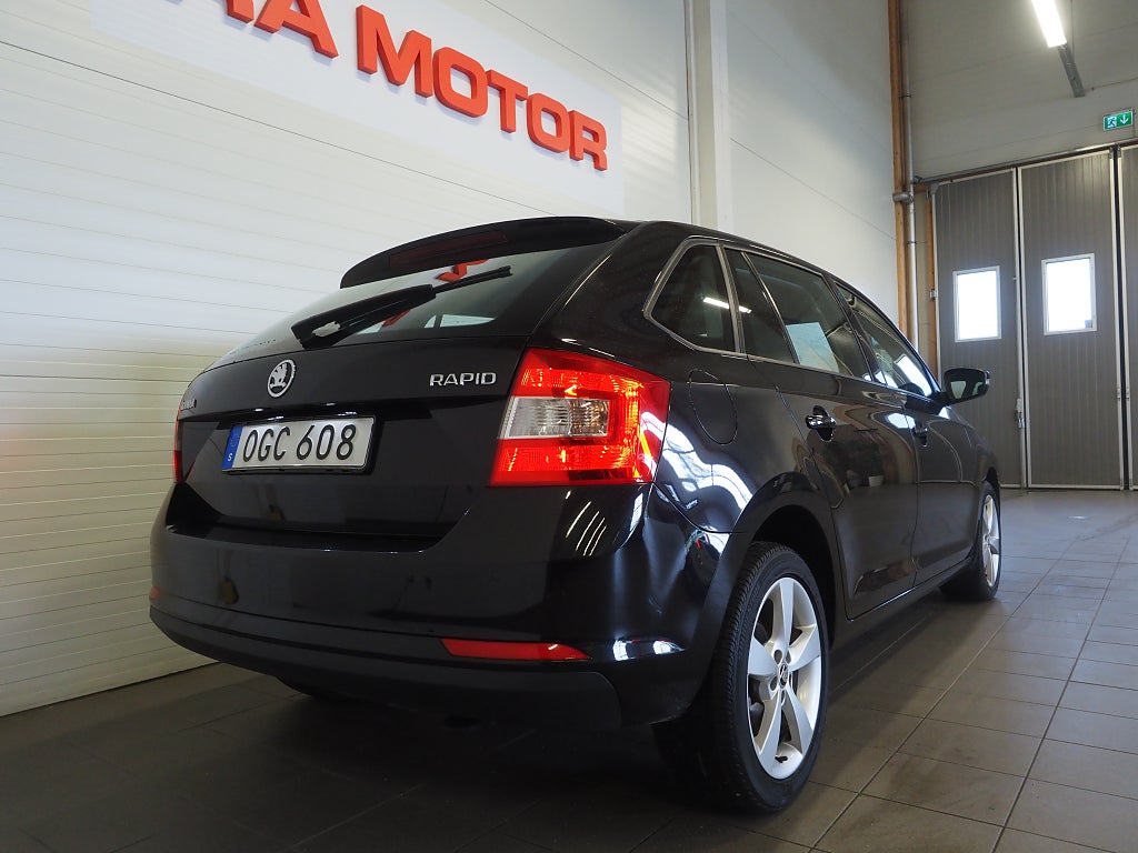 Skoda Rapid Spaceback 1.2 TSI 110hk Style Motorvärmare P-Sensorer 2017