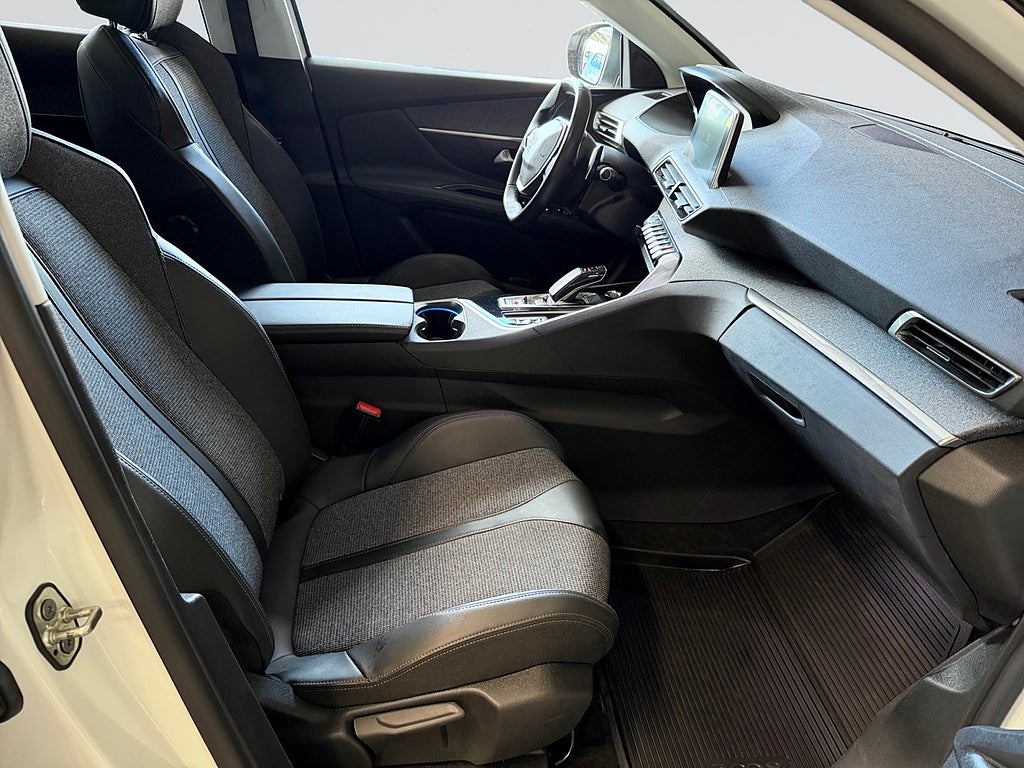 Peugeot 3008 GT HYBRID Aut Farthållare Dragkrok Carplay Navigation bild 15