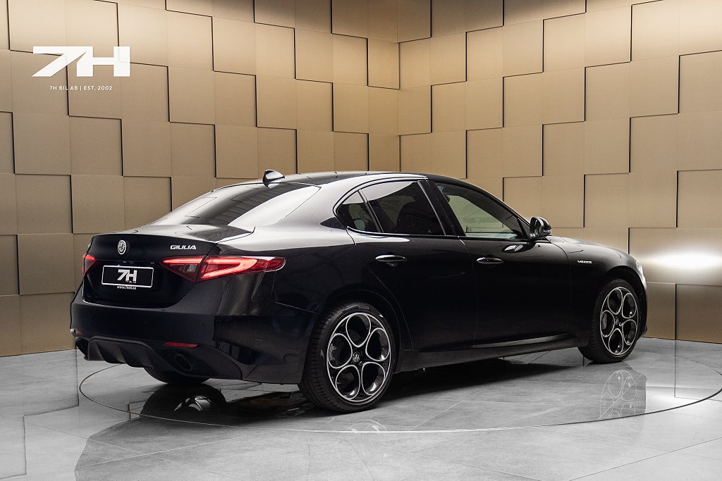 Alfa Romeo Giulia Veloce 2.0 280hk TURBO AWD / H&K / Kamera / Farthållare
