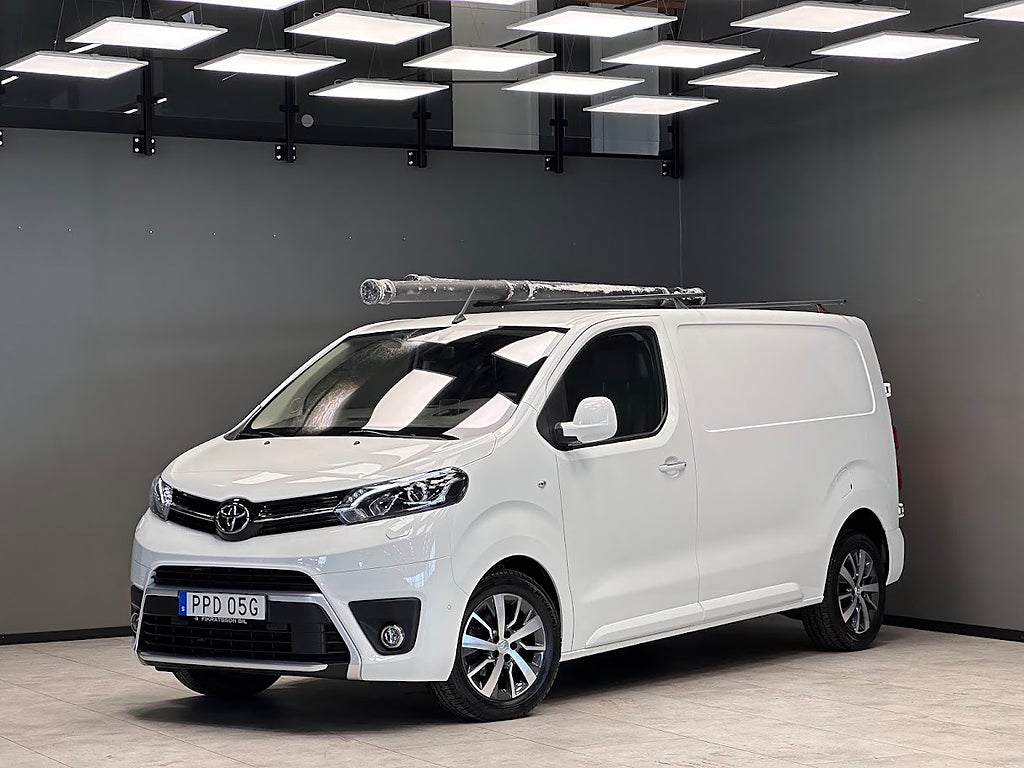 Toyota ProAce 2.0 D-4D /Värmare/Navi/Carplay/Drag/Inrett skåp/Värmare