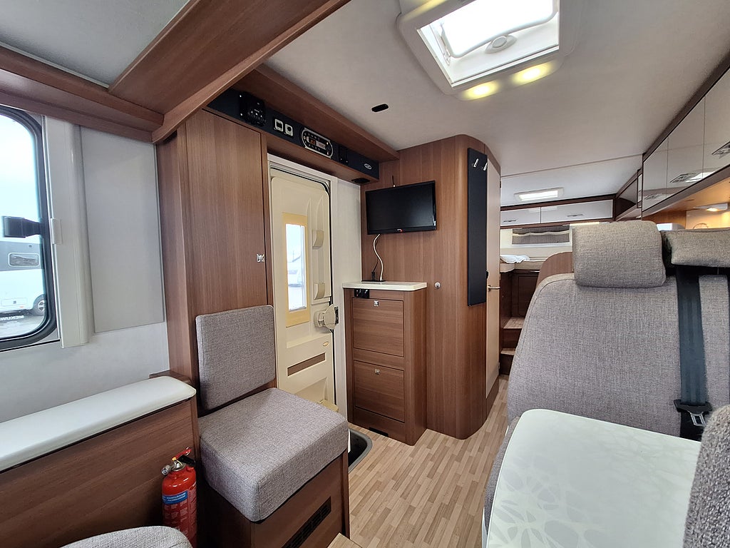 LMC Explorer Sportline I 675 G Långbädd, Alde, Solcell