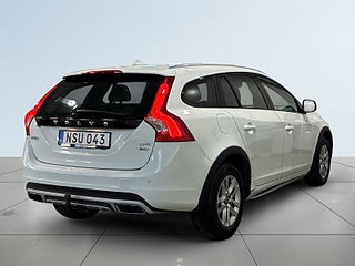 Volvo V60 Cross Country D4 AWD Aut Momentum Business Drag Värmare Psens S&V – bild 5