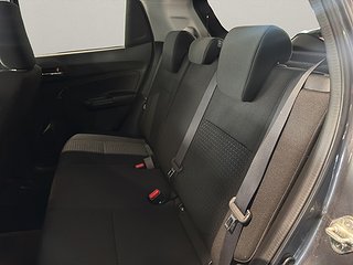 Halvkombi Suzuki Swift 9 av 11