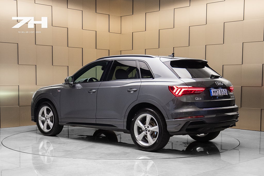 Audi Q3 45 TFSI e S Line Svart Optik / B&O / Kamera / Drag