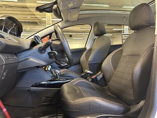 Peugeot 2008 1.2 SoV-däck/MoK-värm/Drag/Pano/1 Ägare/Lågskat