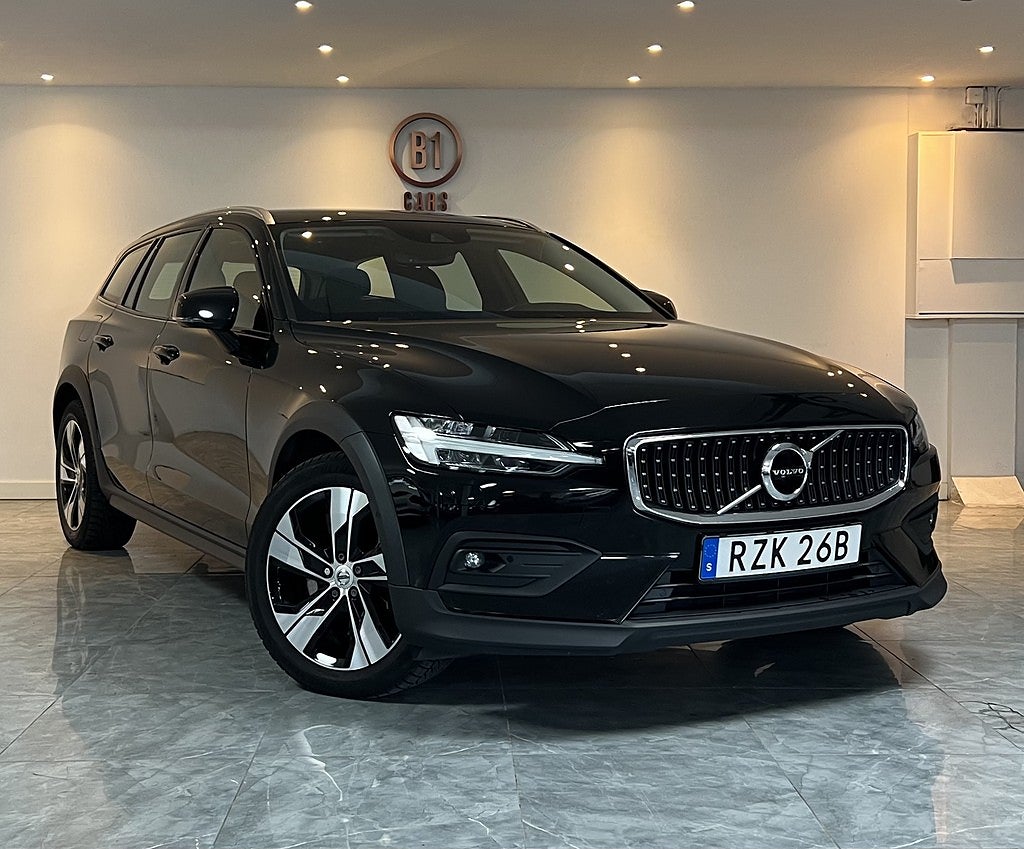 Volvo V60 Cross Country B4 AWD Geartronic Advanced SE DRAG B-KAMERA CARPLAY H&K