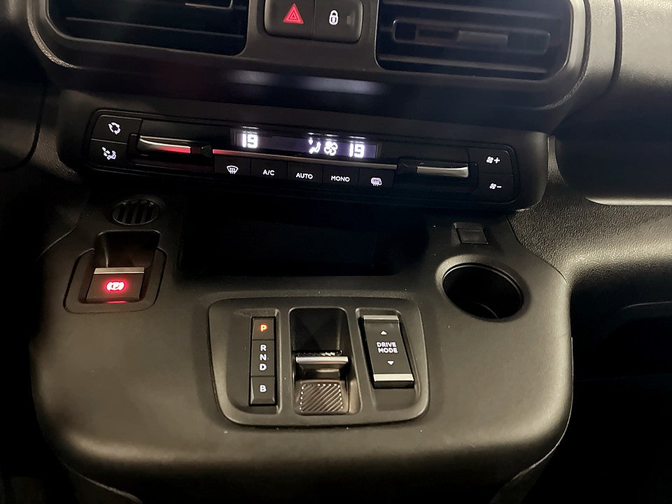 Bild på Peugeot e-Partner PRO+ Electric 136hk L2 - DEMO