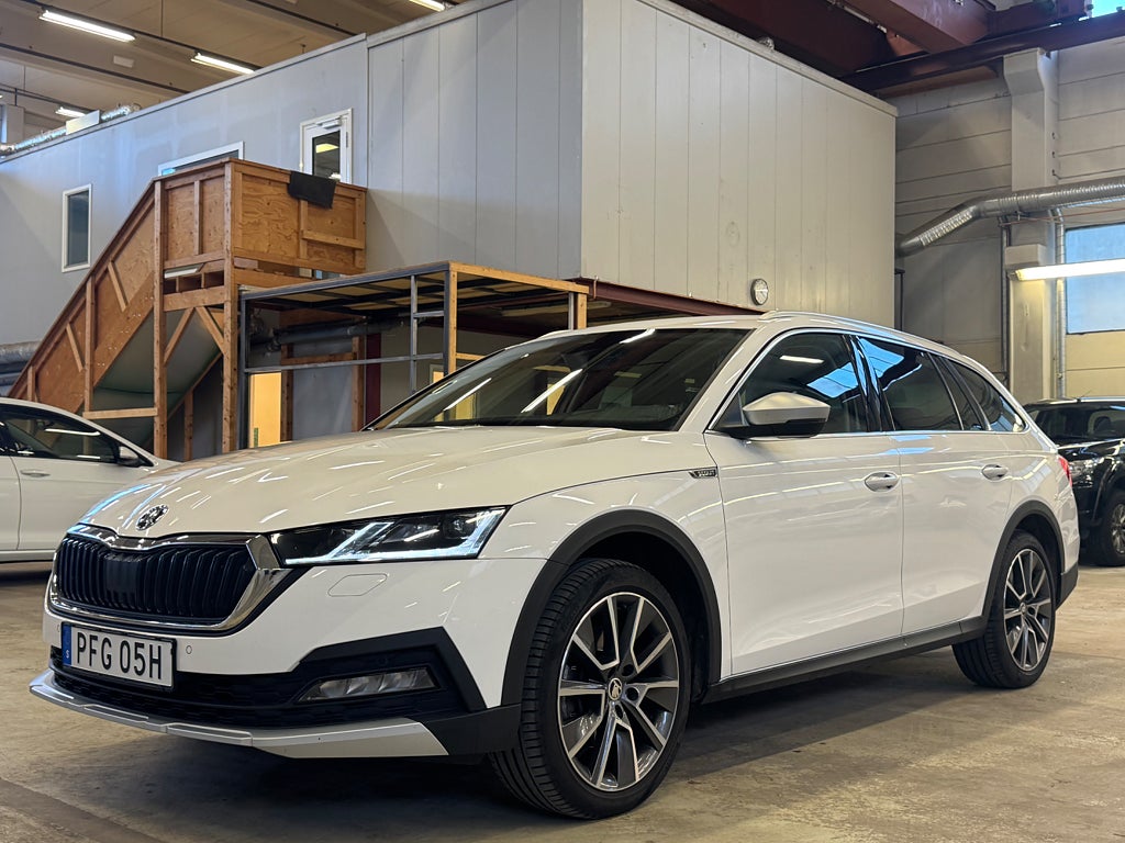 Skoda Octavia SCOUT 2.0 TDI 4x4 VÄRMARE DRAG CARPLAY KAMERA