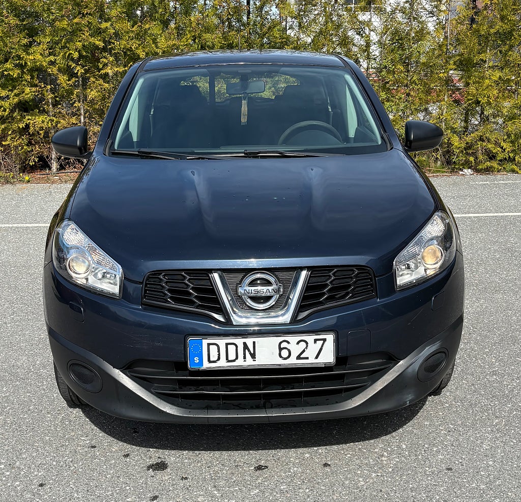 Nissan Qashqai 1.6 Lågmil ny servad