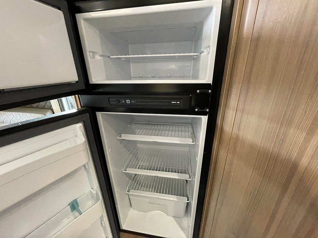 Adria Matrix Plus 670 SL / Automat 150hk / Solcell / Dragkrok / ALDE / - Adria