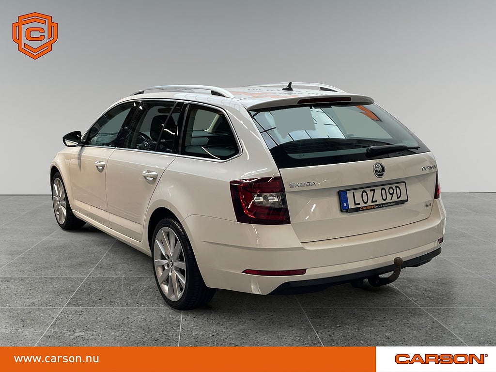 Skoda Octavia Kombi 2.0 TDI SCR 4x4 Style Värmare AppCarplay Dragkrok