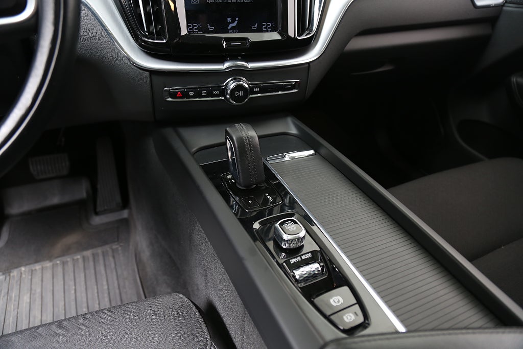 Volvo XC60 Recharge T6 Inscription Exp AWD Pano H/K Drag Leasbar 2021