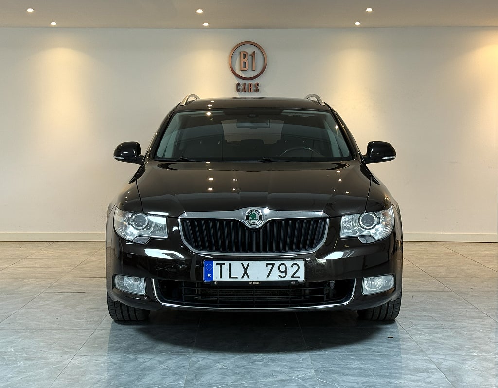 Skoda Superb Kombi 2.0 TDI 4x4 Ambition DRAG NYKAMREM MOTORVÄRMARE